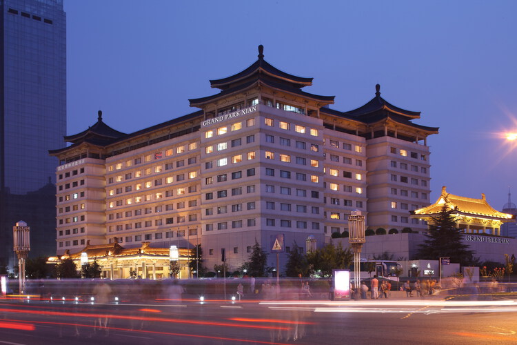 Visit the photos of Grand Park Xian exterior view in the night